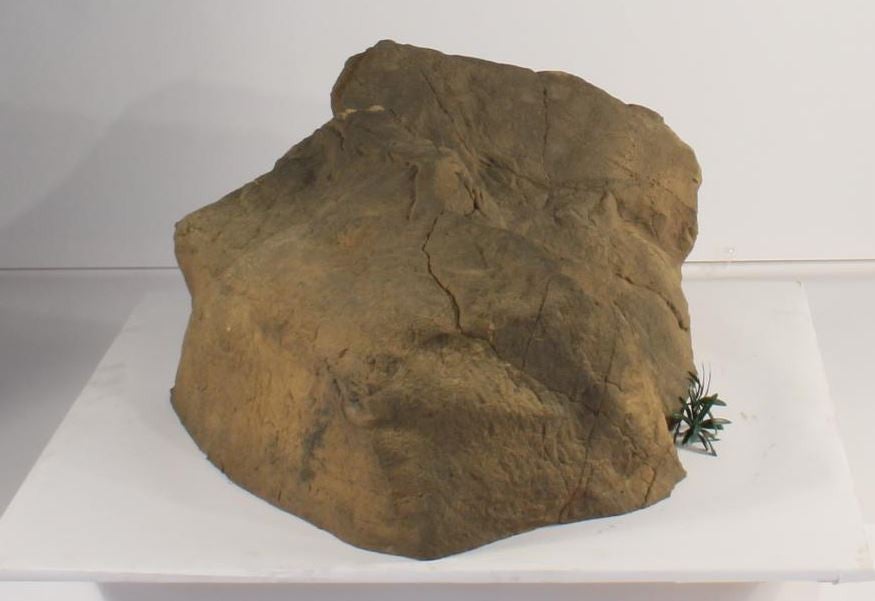 Photo of Spilling Accent Rock - AR-008 by Universal Rocks - Marquis Gardens