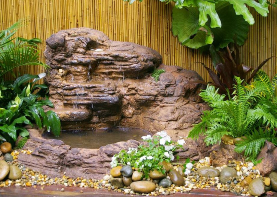 Photo of Wall Waterfall Pond WWP-002 by Universal Rocks - Marquis Gardens